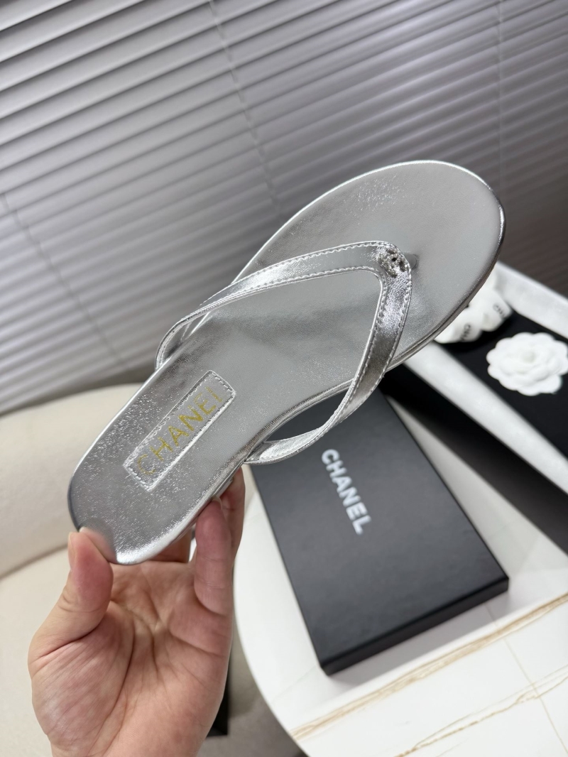 Ch**el slippers
